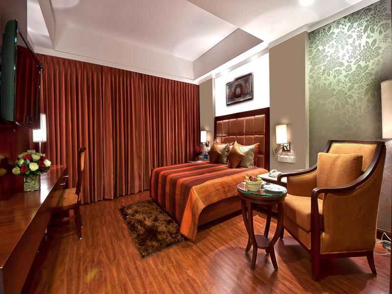 The Golden Plaza Hotel Панчкула Екстер'єр фото