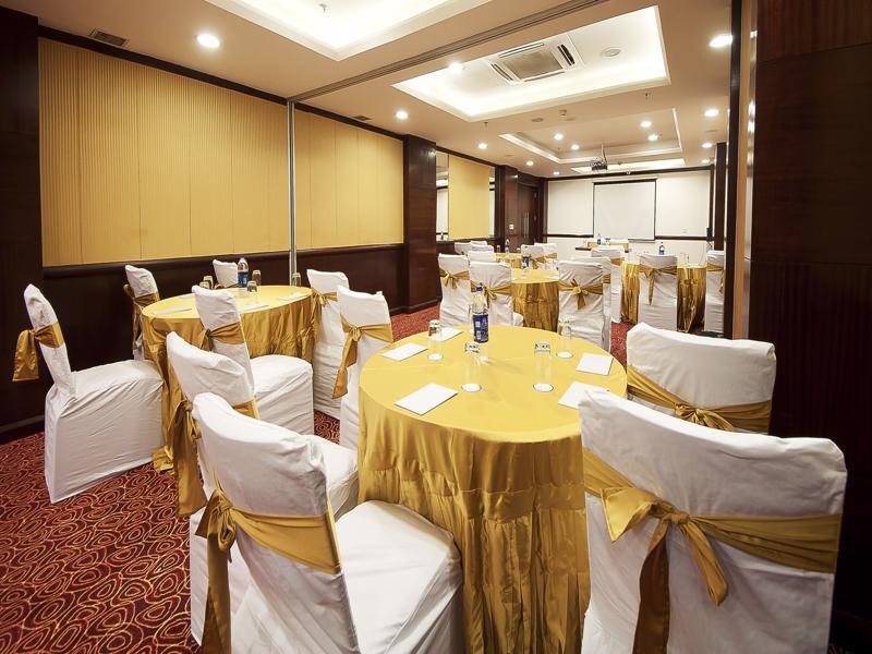 The Golden Plaza Hotel Панчкула Екстер'єр фото