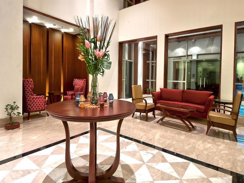 The Golden Plaza Hotel Панчкула Екстер'єр фото